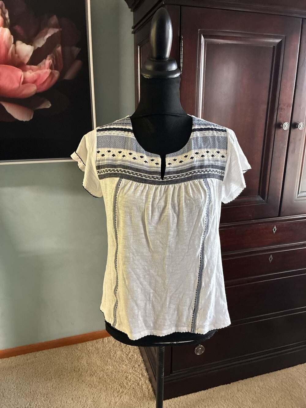 Daniel Rainn Women's Embroidered Split Neck Short Sleeve Blouse Sz S 723